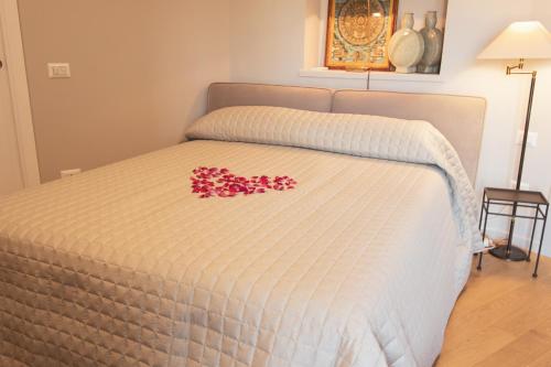 Mergellina Seaside Panoramic Luxury Apartment with Lift, Naples (photo 5)