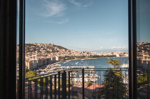 Mergellina Seaside Panoramic Luxury Apartment with Lift, Naples (photo 8)