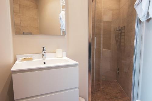 Mergellina Seaside Panoramic Luxury Apartment with Lift, Naples (photo 9)