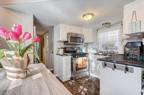 Tiny House - Pet-Friendly - Pikes Peak Views in Woodland Park, USA