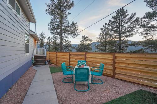 Tiny House - Pet-Friendly - Pikes Peak Views in Woodland Park, USA