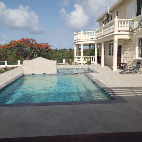 Udvendig, Vale View Manor in St. Philip