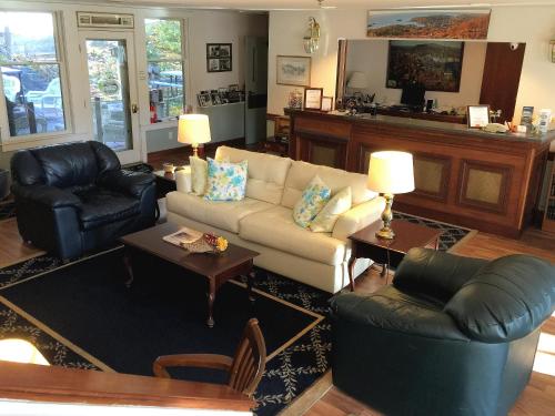 Camden Riverhouse Hotel and Inn 2