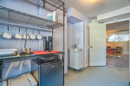Cozy Ground Floor - Pet Friendly - Work Space in Colorado Springs, USA