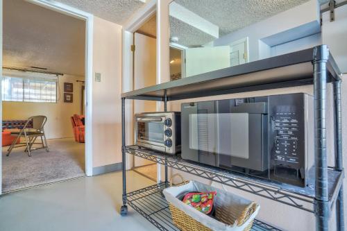 Cozy Ground Floor - Pet Friendly - Work Space in Colorado Springs, USA