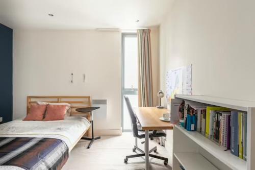 Spacious Air-Conditioned Double Room with Workspace, Londyn