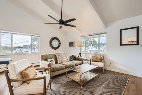 Natural Light, High-Vaulted Ceilings Apartment and Garage thumb 2
