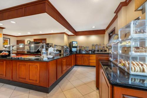 Best Western Plus Orange County Airport North - main image