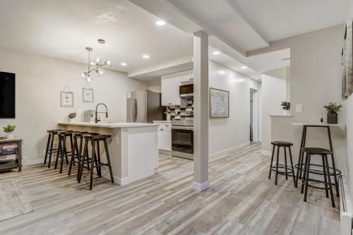 Lower Stone Lodge - Hot Tub - Game Room - Lower Unit in Cascade-Chipita Park, USA