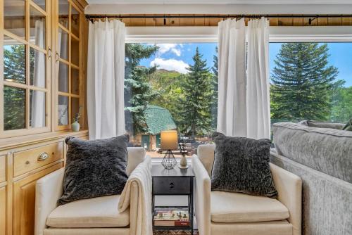 Upper Stone Lodge - Hot Tub & Game Room - Upper Unit in Cascade-Chipita Park, USA