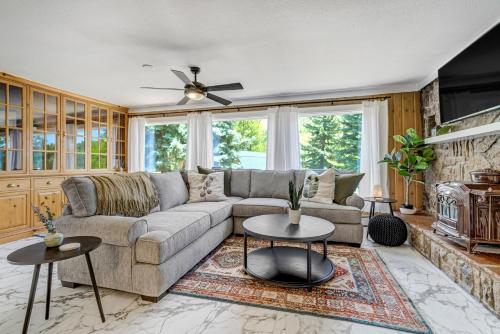 Upper Stone Lodge - Hot Tub & Game Room - Upper Unit in Cascade-Chipita Park, USA