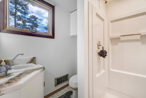 Pikes Peak Stone Cottage - Hot Tub & Game Room in Cascade-Chipita Park, USA
