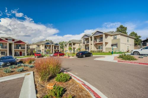 Ground Floor Condo-mins to downtown-Pet Friendly in Colorado Springs, USA