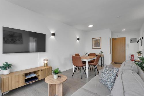 Lovely 1 Bedroom Apartment - Perfect Panorama View in Laugardalur