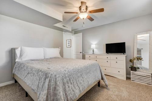 Family Friendly Getaway-4BR-Playset-Trampoline in Colorado Springs, USA
