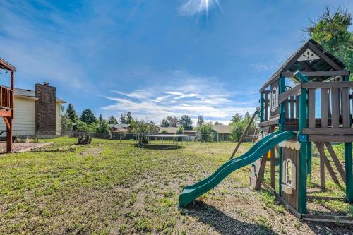 Family Friendly Getaway-4BR-Playset-Trampoline in Colorado Springs, USA