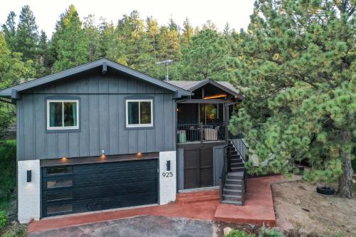 Half Gym-Hot Tub-Game Room-Trampoline-Fire Pits in Pikeview, USA