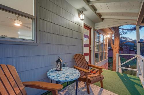 Hot Tub - Game Room - Wood Fireplace in Chipita Park, USA