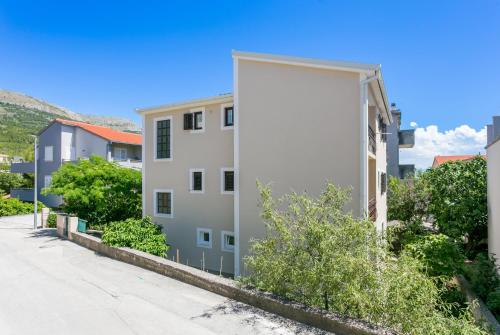 Apartment Podstrana 17586b - image 11