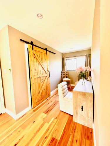Oceanside Manor - Fancy Room - Golf course & Beach View in Qualicum Beach, Canada