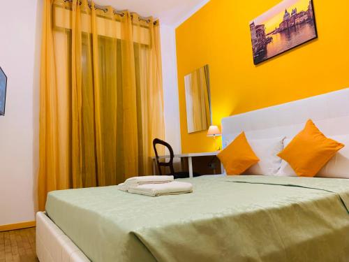 room detail thumbnail 2