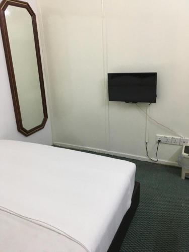 Double Room with Shared Bathroom image 1