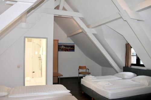 Quadruple Room image 6