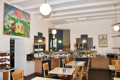 อาหารและเครื่องดื่ม, โอเปร่า โฮเต็ล เคิลน์ (Opera Hotel Koln) in โคโลญจน์