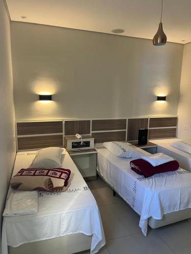 3 twin beds