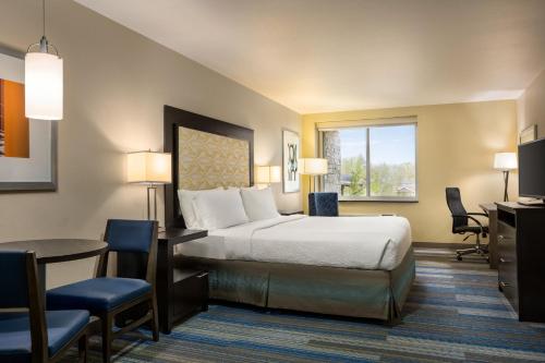 Standard King Room image 5