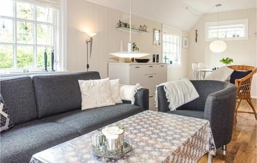 1 Bedroom Stunning Home In Nexø in 斯諾厄拜克