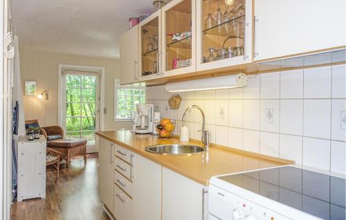 廚房, 1 Bedroom Stunning Home In Nexø in 斯諾厄拜克