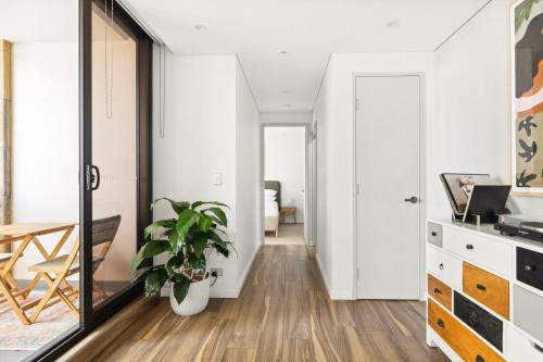 Elegant 2-Bed with Pool Gym & Sauna - image 11