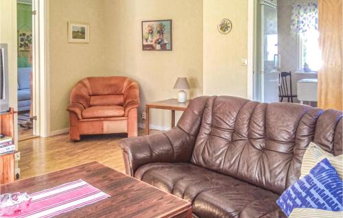 1 Bedroom Stunning Home In Roke in Roke