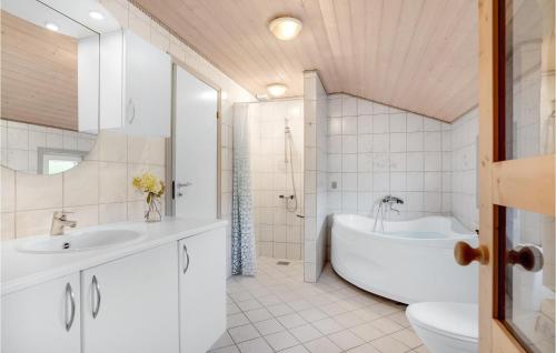 Bathroom, Stunning Home In Hemmet With Wifi in Hemmet