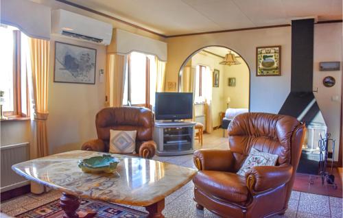 Stunning Home In Svängsta With Sauna (Stunning Home In Svangsta With Sauna) in 스뱅스타