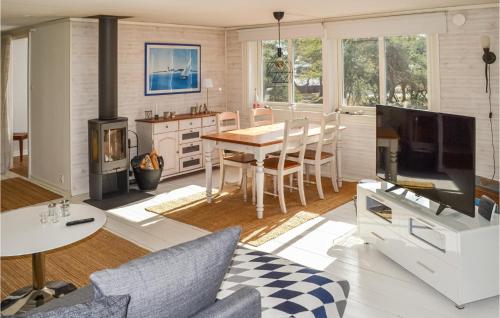 Gorgeous Home In Borrby With Wifi in Spraggehusen