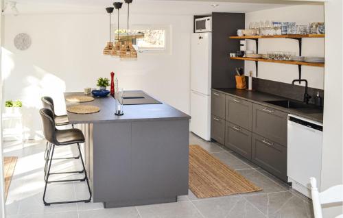 Kitchen, Gorgeous Home In Borrby With Wifi in Spraggehusen