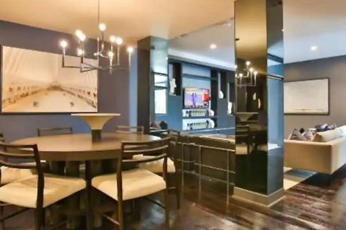 NRG MedLux Haven Premier Retreat in Houston, USA