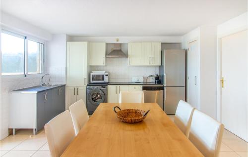 Six-Bedroom Holiday Home in Santa Pola - image 8