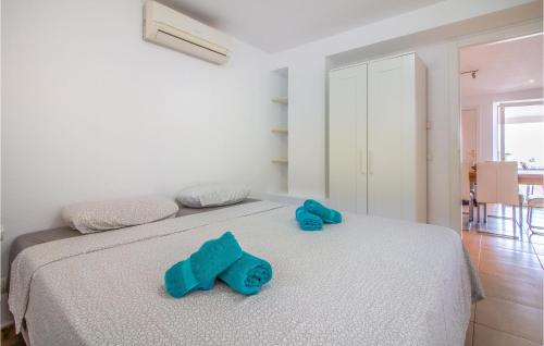 Six-Bedroom Holiday Home in Santa Pola - image 6