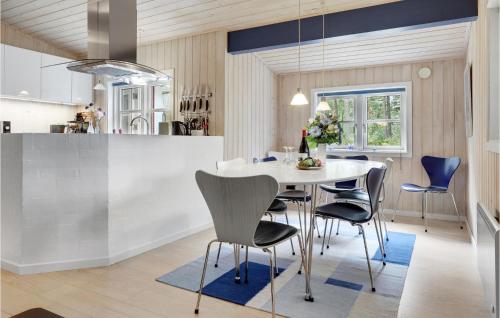 Kitchen, Holiday Home Savnæbban in Snogebaek