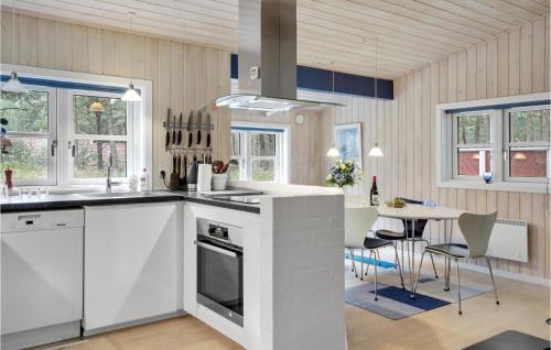 Kitchen, Holiday Home Savnæbban in Snogebaek