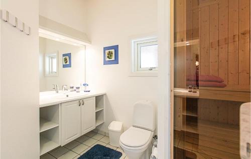 Bathroom, Holiday Home Savnæbban in Snogebaek