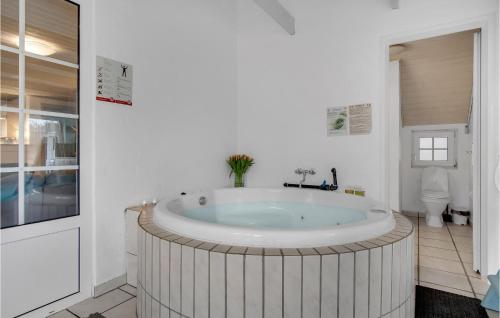 Swimming pool, Cozy Home In Rømø With Sauna in Romo Kirkeby
