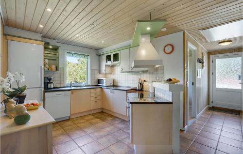 Kitchen, Lovely Home In Løgstør With Sauna in Logstor