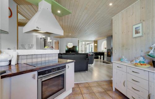 Kitchen, Lovely Home In Løgstør With Sauna in Logstor