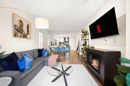 Dazzling Condo by Stadium Downtown with FREE Parking