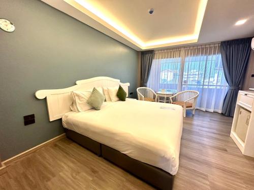 room detail thumbnail 1