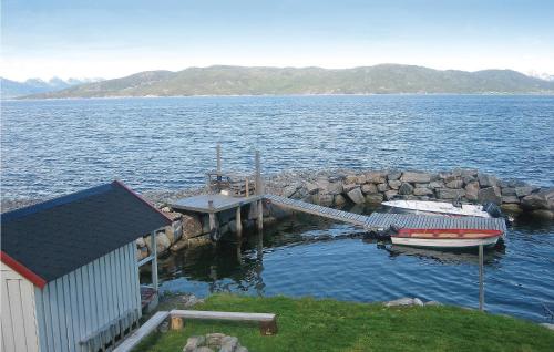 外部景觀, Gorgeous Home In Vagstranda With House Sea View in 伏史特蘭達